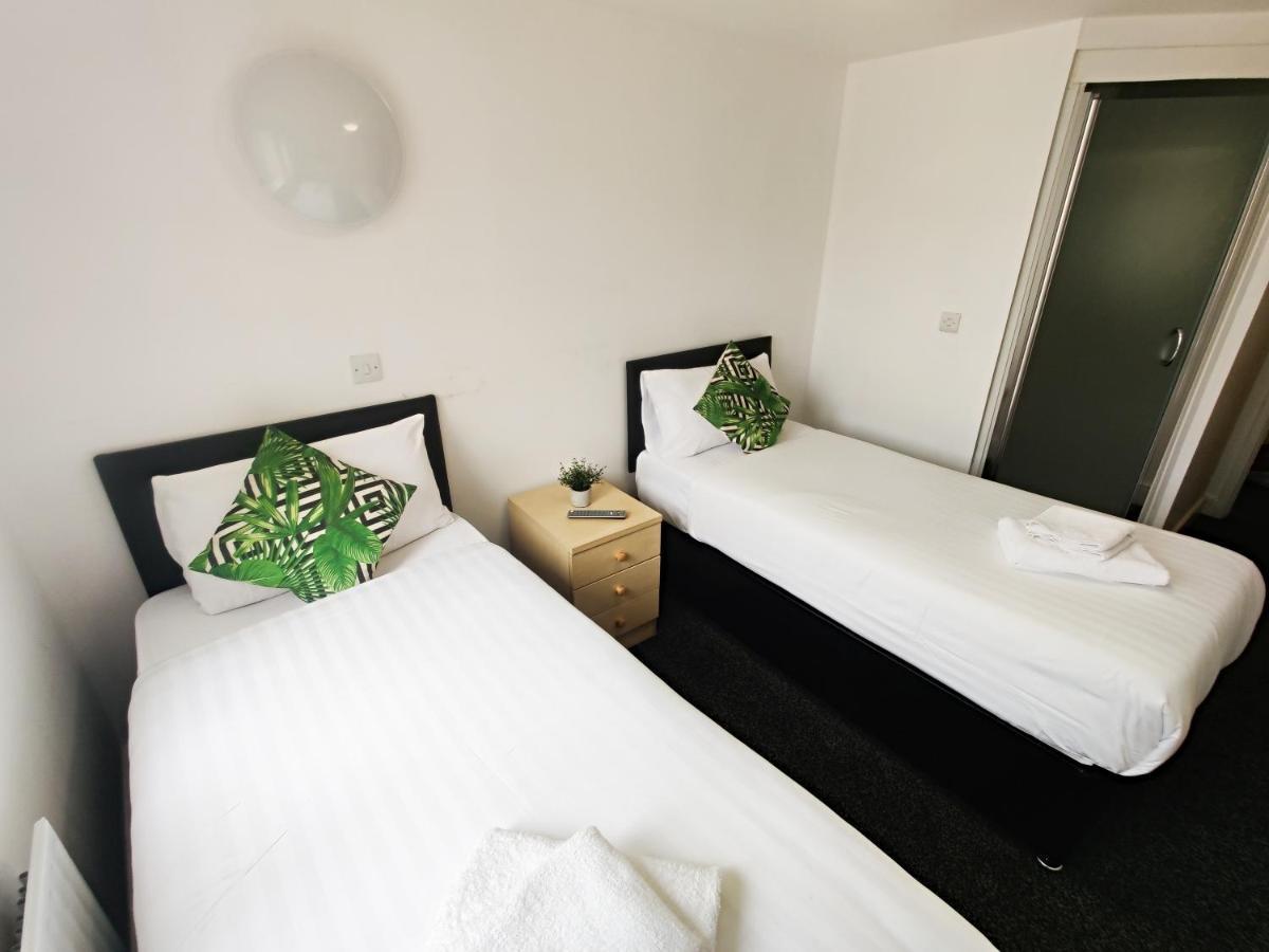Accommodation Bradford แบรดฟอร์ด ภายนอก รูปภาพ